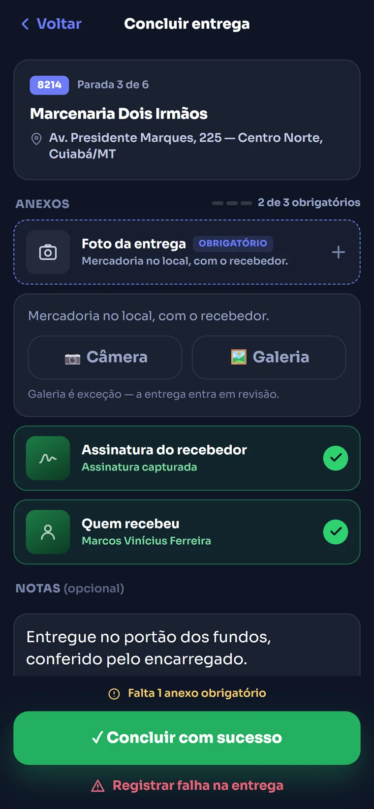 Tela de comprovação: foto da entrega, assinatura do recebedor, nome de quem recebeu e campo de observações.